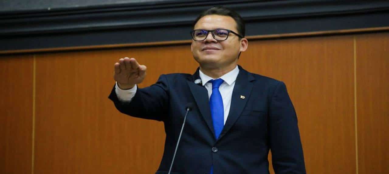 PARLAMENTO  Mesa Diretora empossa Rogério Borges no cargo de deputado estadual